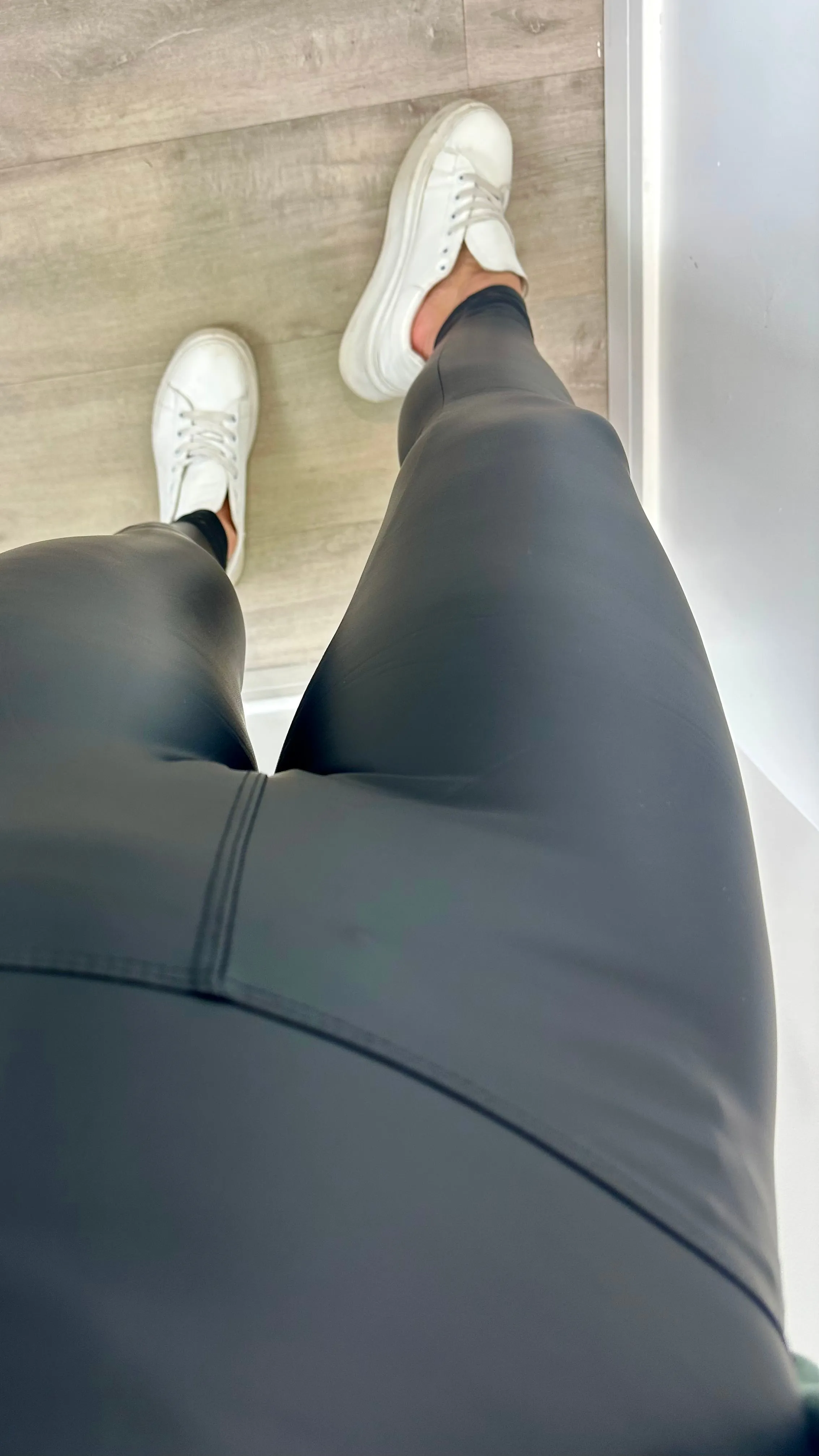 BLACK PLEATHER LEGGINGS