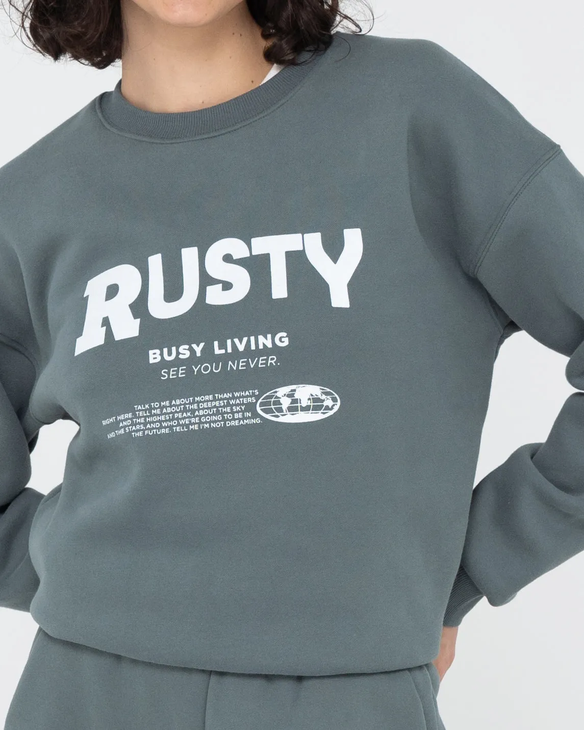 BUSY LIVING RELAXED CREW FLEECE