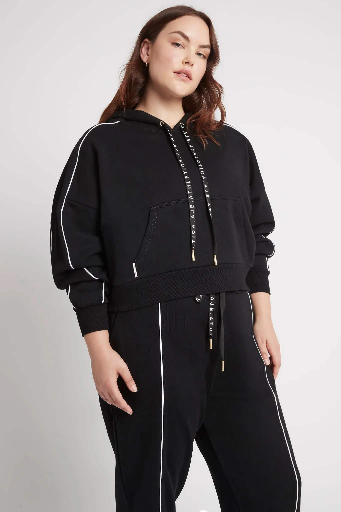 Cropped Essential Contrast Piping Hoodie 405