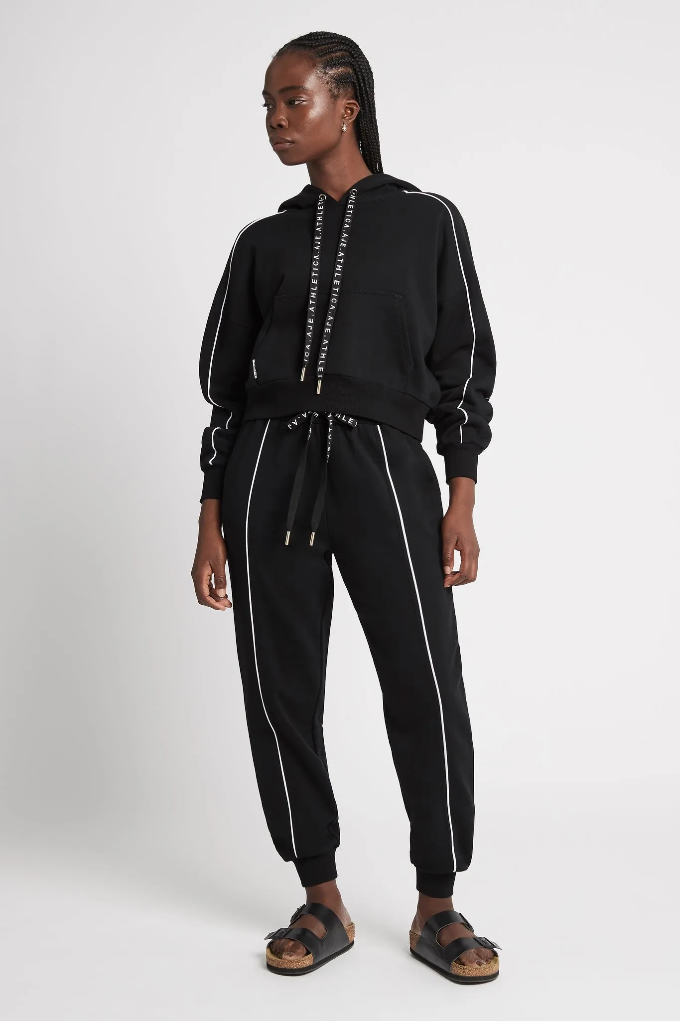 Cropped Essential Contrast Piping Hoodie 405