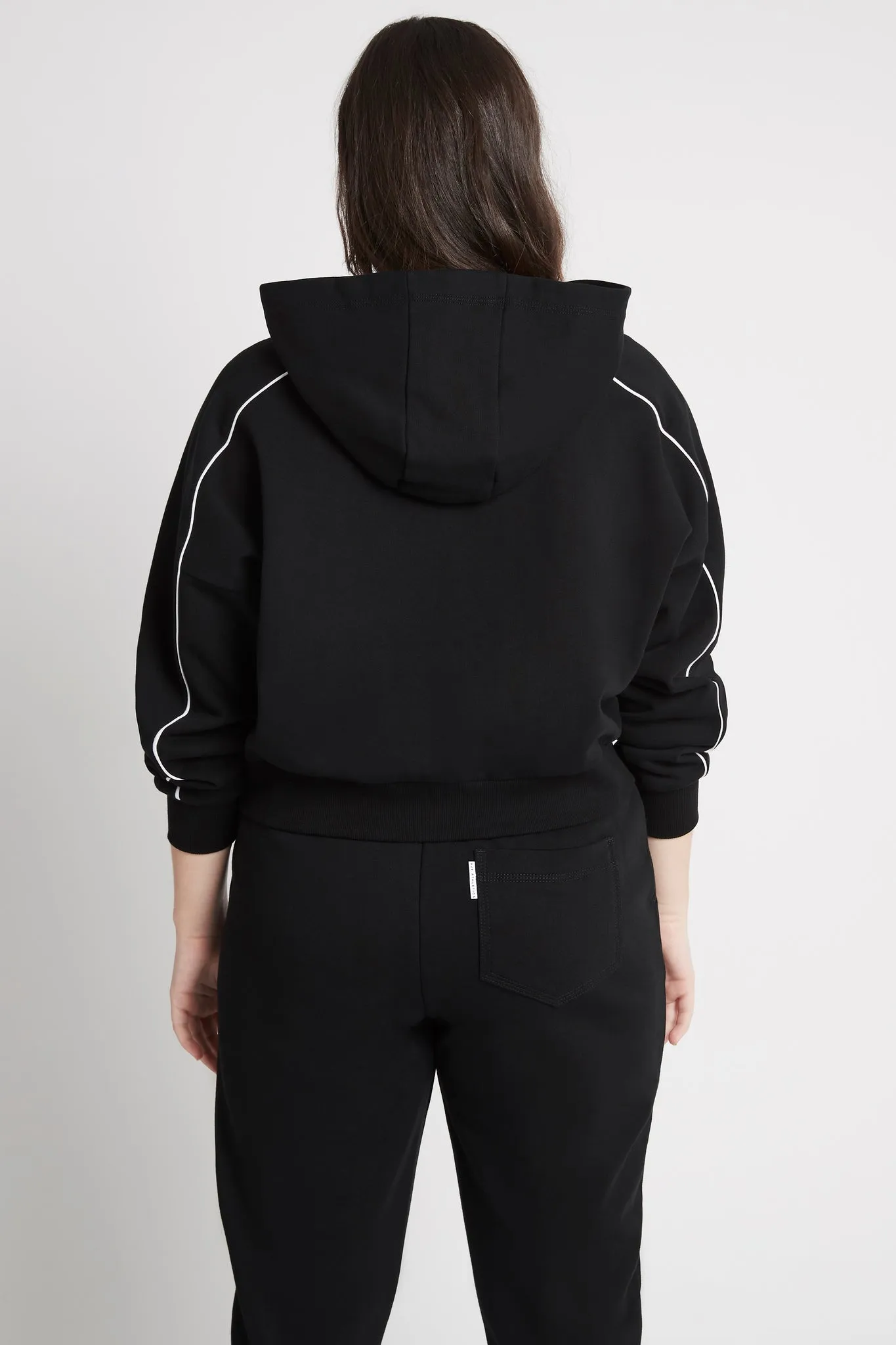 Cropped Essential Contrast Piping Hoodie 405
