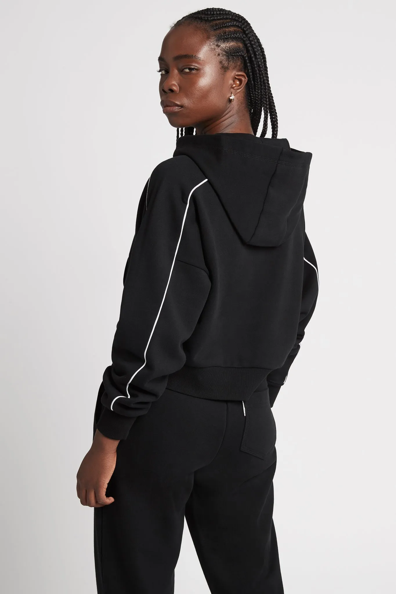 Cropped Essential Contrast Piping Hoodie 405