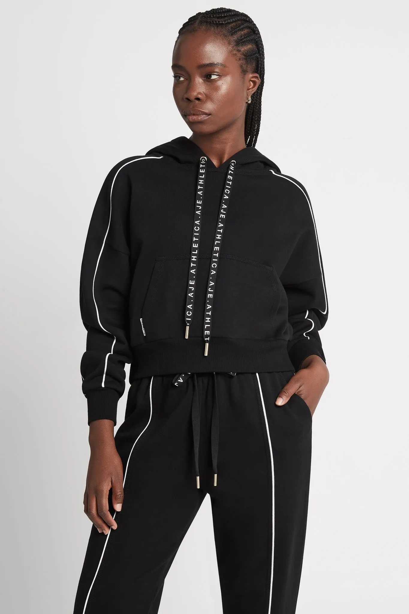 Cropped Essential Contrast Piping Hoodie 405