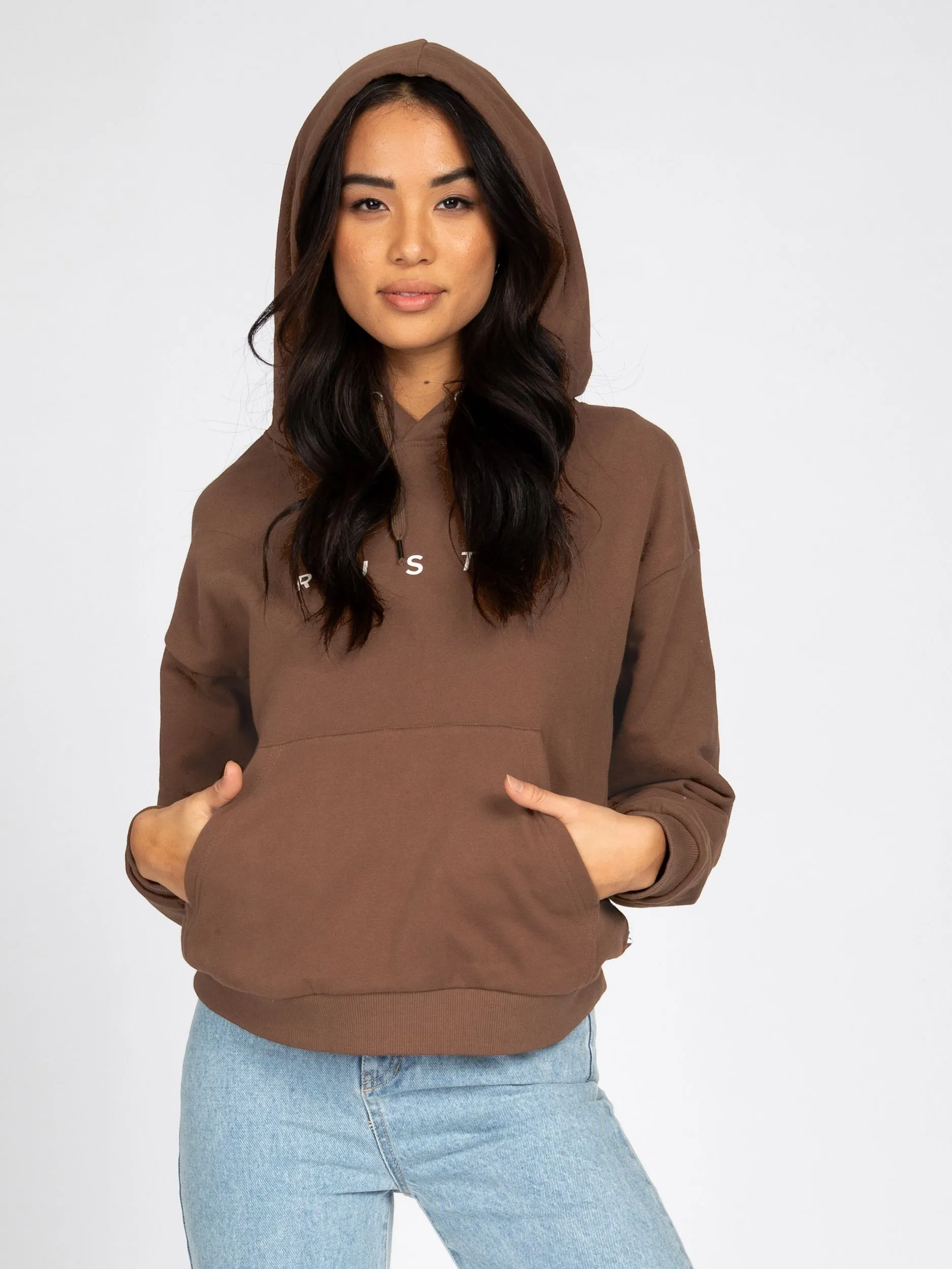 RUSTY ESSENTIALS RELAXED HOODED FLEECE