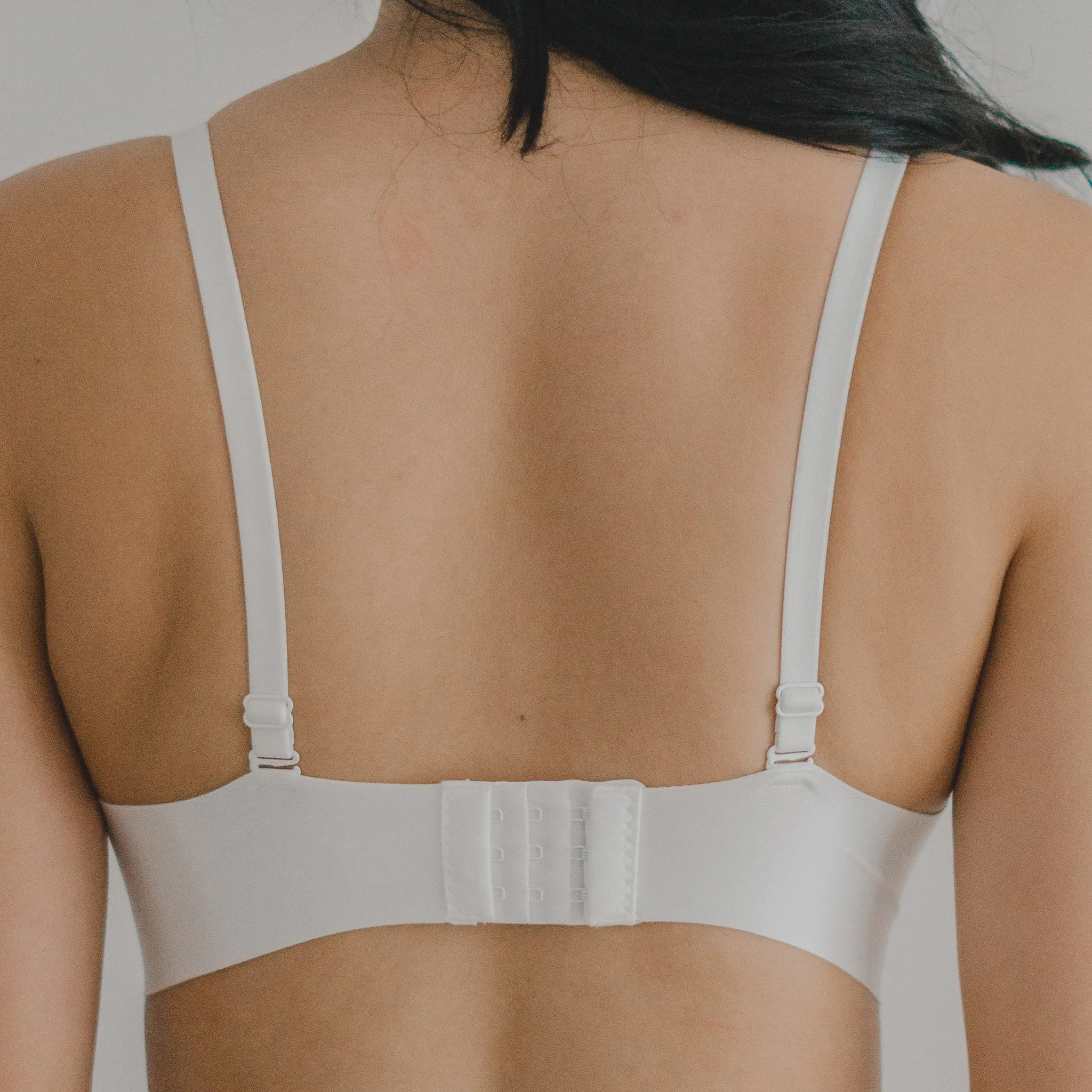 Timeless Essential! Mesh Lightly-Lined Seamless Wireless T-Shirt Bra in White